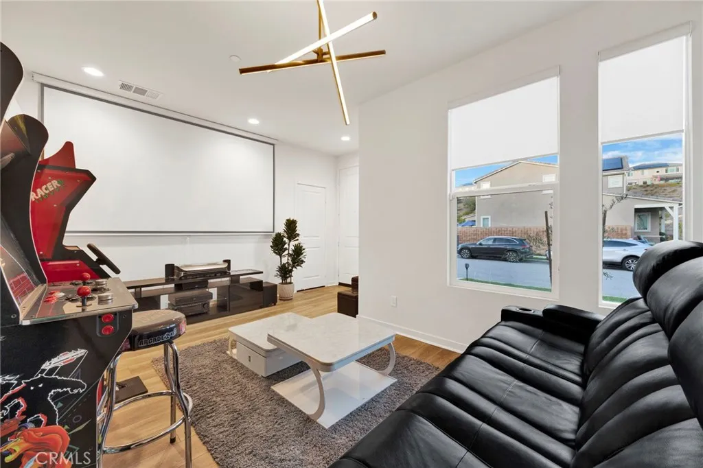 28427 Ascent, Saugus, California 91350 home-pic-16